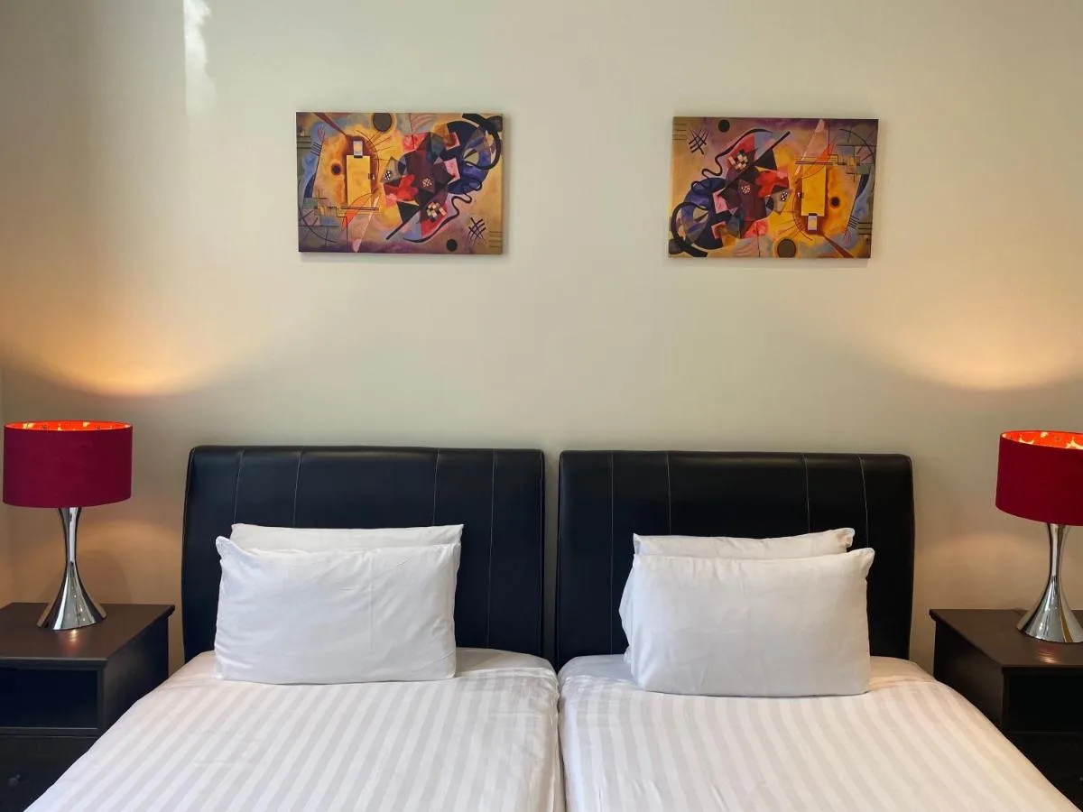 Two-Bedroom Apartment (6 Adults)